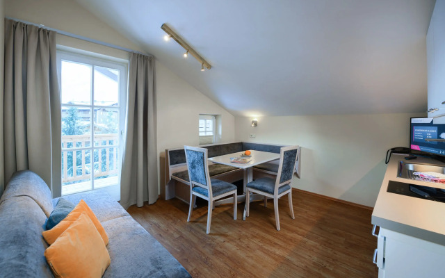 Crystls Aparthotel