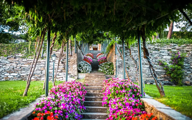 Villa Riviera Resort