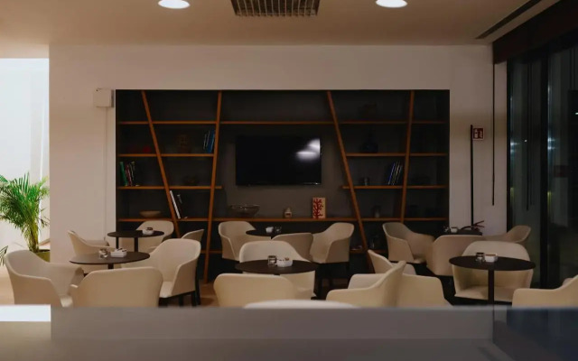 New Ipoint Hotel