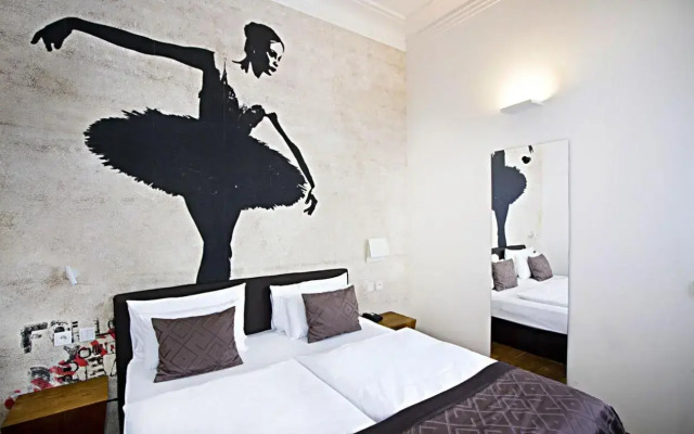 Golden Crown Hotel