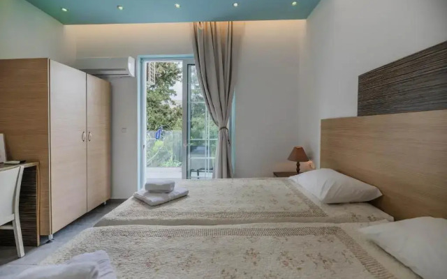 Delfini Beach Hotel