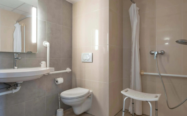 B&B HOTEL Niort Marais Poitevin Est