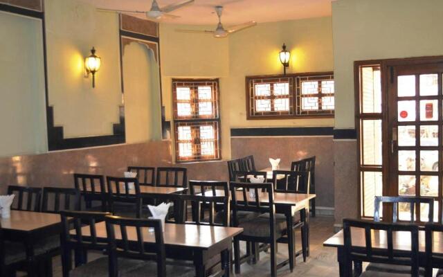 Hotel Jai Hind & Restaurant