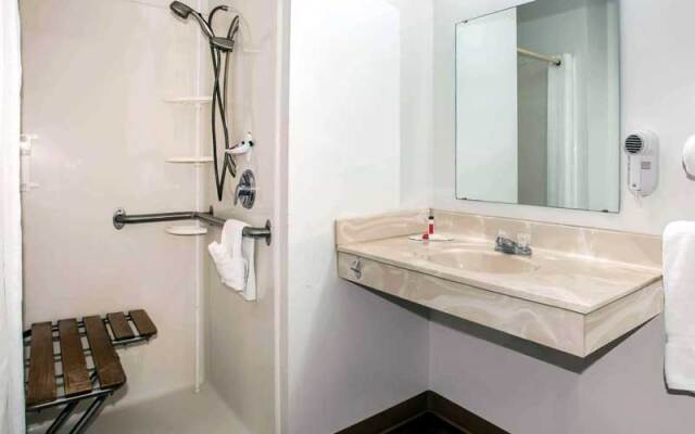 Hometown Inn & Suites