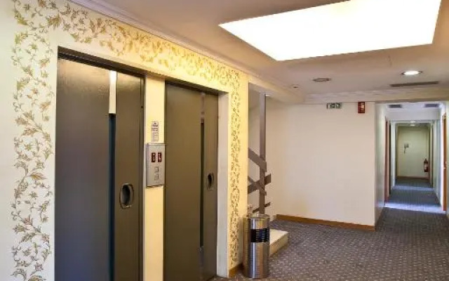 Crystal City Hotel