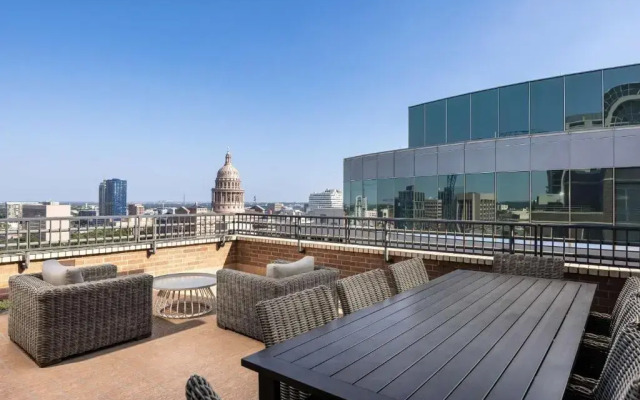 DoubleTree Suites by Hilton Austin Downtown Capitol