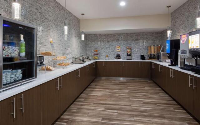 Best Western Plus Mansfield Inn & Suites