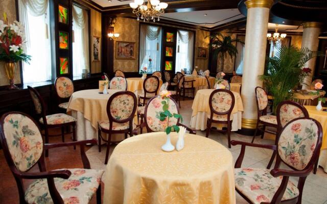 Grand Hotel