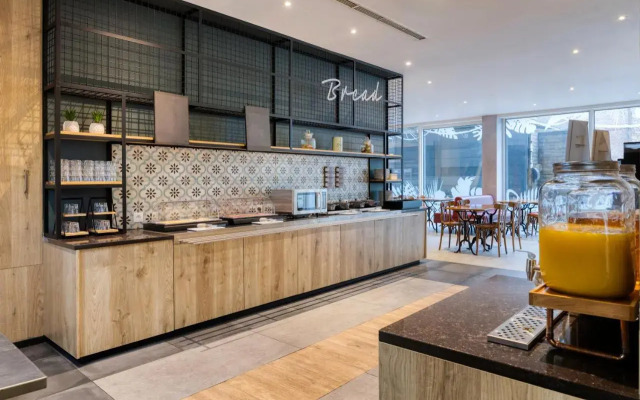 B&B HOTEL Mons Gare