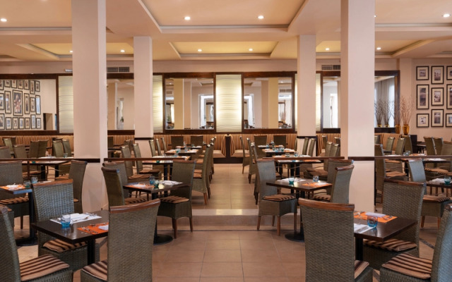 JAZ Elite Crystal, Almaza Bay