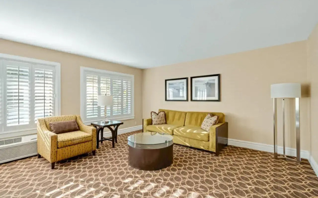 Marin Suites Hotel