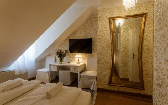 Allegro Hotel