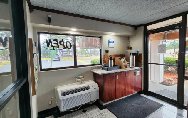 Americas Best Value Inn & Suites Little Rock at Scott Hamilton Dr