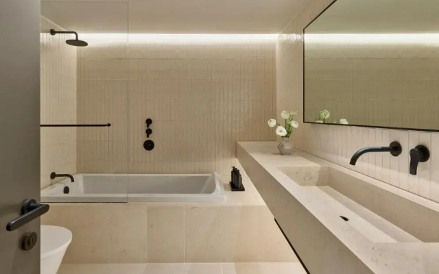 Hotel AKA Alexandria