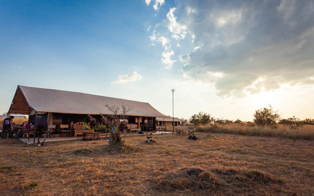 Gnu Mara River Camp