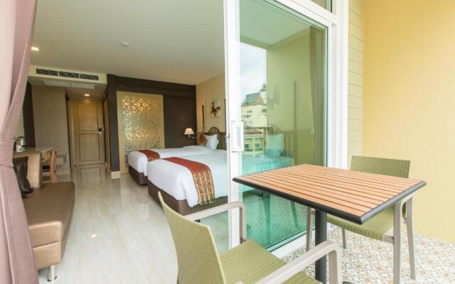 Crystal Palace Luxury Hotel