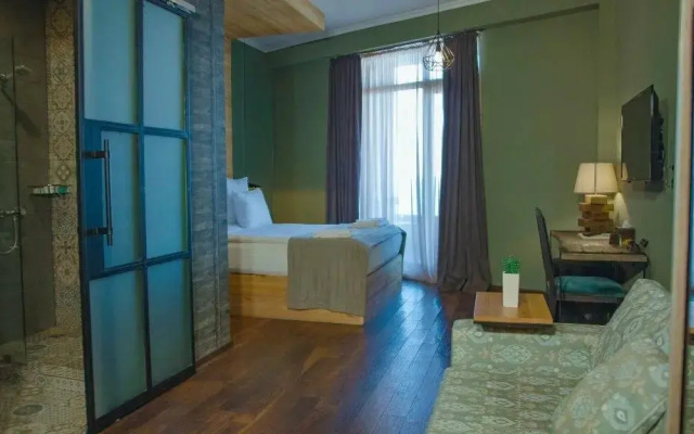 RoofTop Pool Hotel Batumi