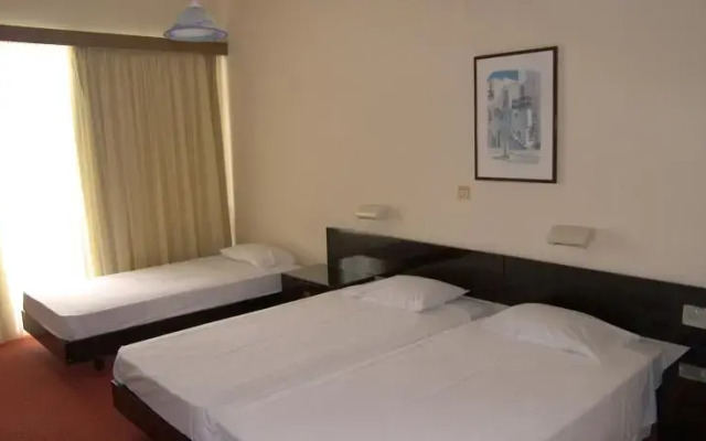 Alexandros Hotel