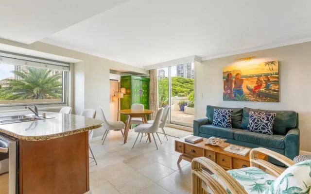 Luana Waikiki Hotel & Suites