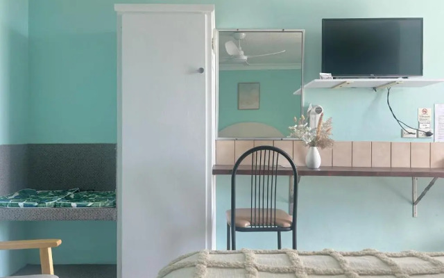 Mollymook Ocean View Motel - Welcoming Guests 18 Years and Older