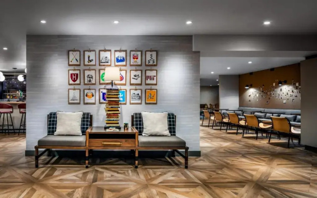 Freepoint Cambridge, Tapestry Collection By Hilton