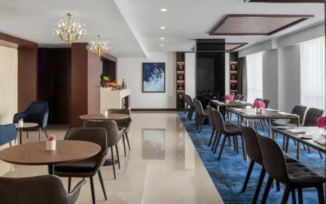 Pullman Dubai Creek City Centre Hotel