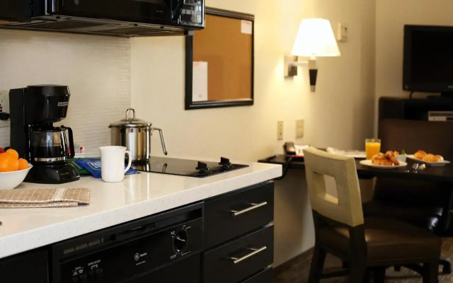 Candlewood Suites East Lansing, an IHG Hotel