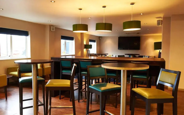 Holiday Inn Express Manchester Airport by IHG