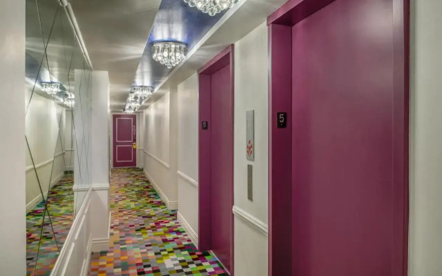 Staypineapple, An Artful Hotel, Midtown
