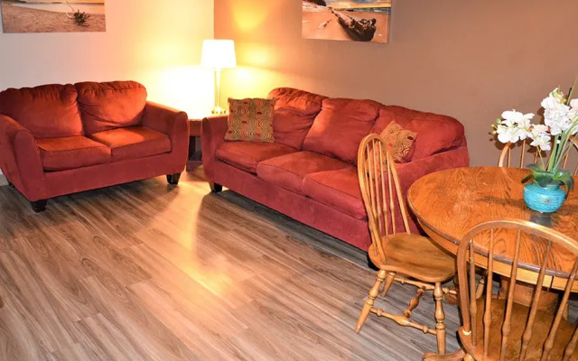 The Ashley Inn & Suites