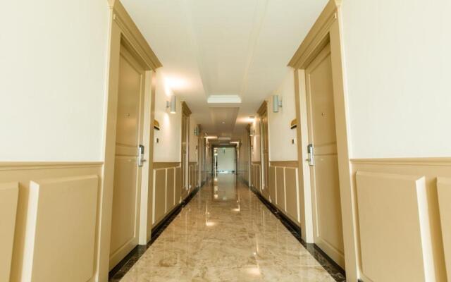 Crystal Palace Luxury Hotel