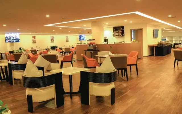 Отель Skylight In-Terminal Hotel
