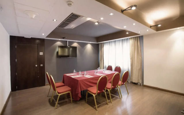 Отель Petit Palace Arturo Soria