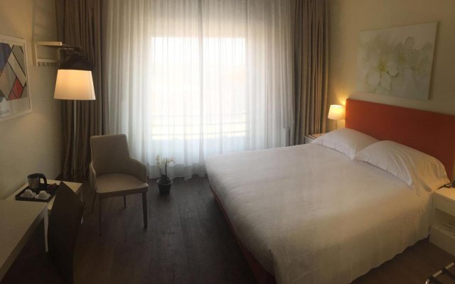 Blaise & Francis Hotel