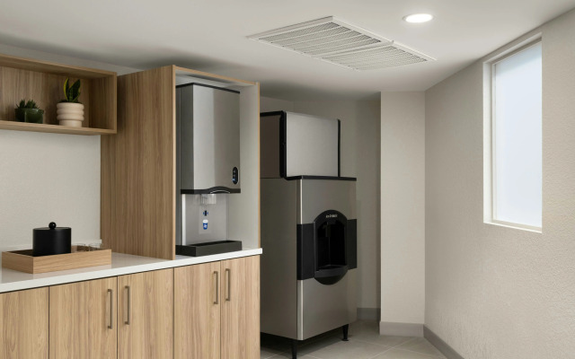 AC Hotel by Marriott Portland Lake Oswego