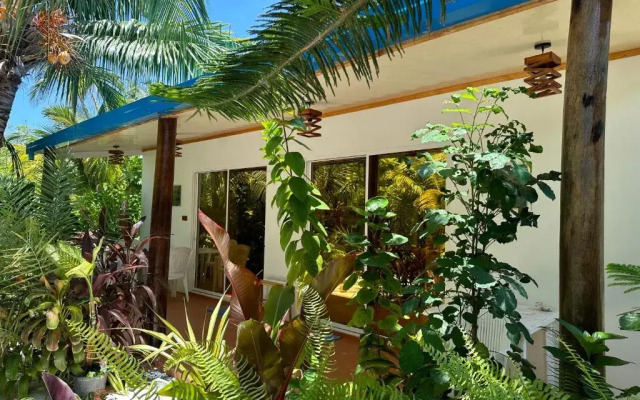 Blue Water Thoddoo Inn