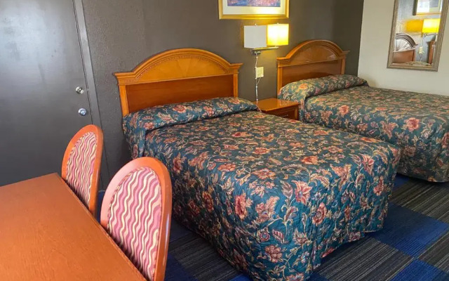 Country Club Inn & Suites