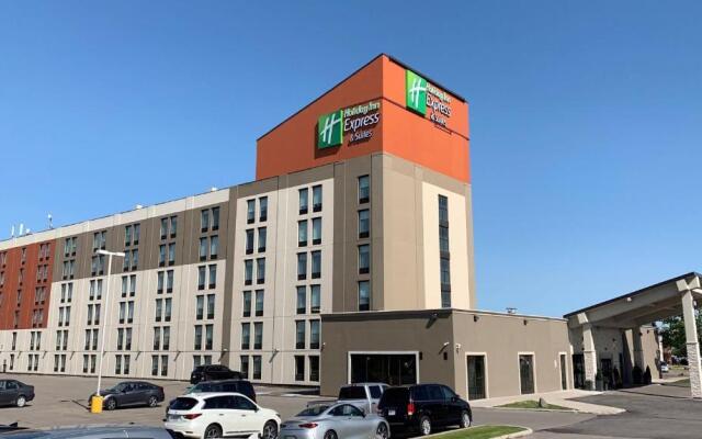 Holiday Inn Express & Suites Toronto Airport West, an IHG Hotel