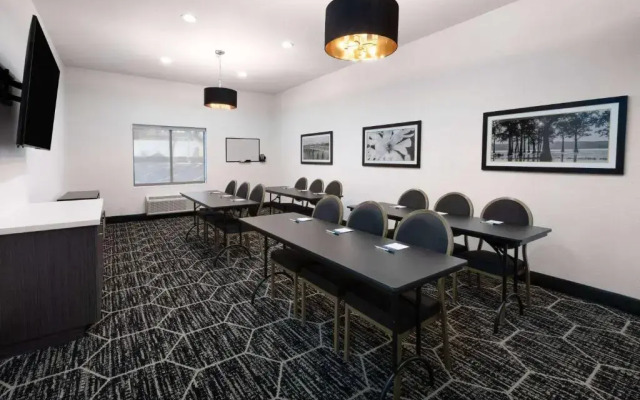 La Quinta Inn & Suites by Wyndham Meridian