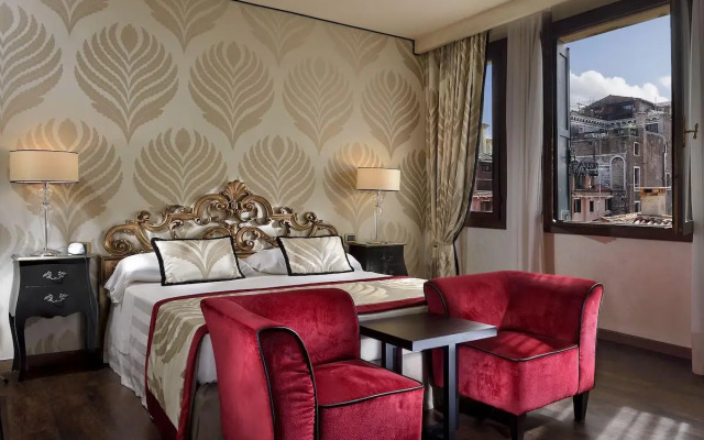 Amadeus Hotel