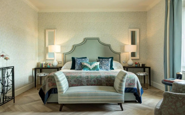 Hotel Savoy
