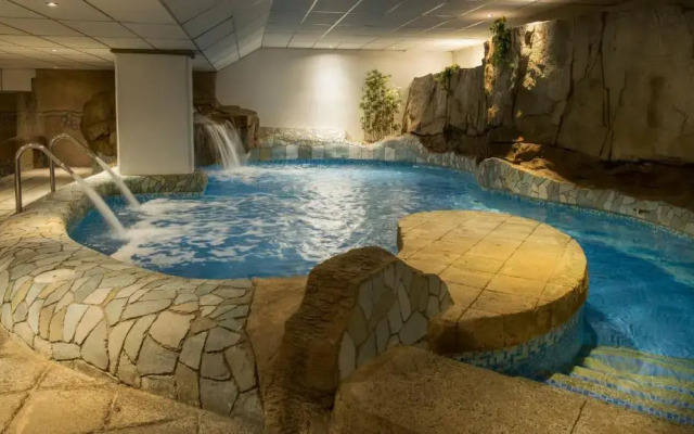 Отель Ilunion Les Corts Spa