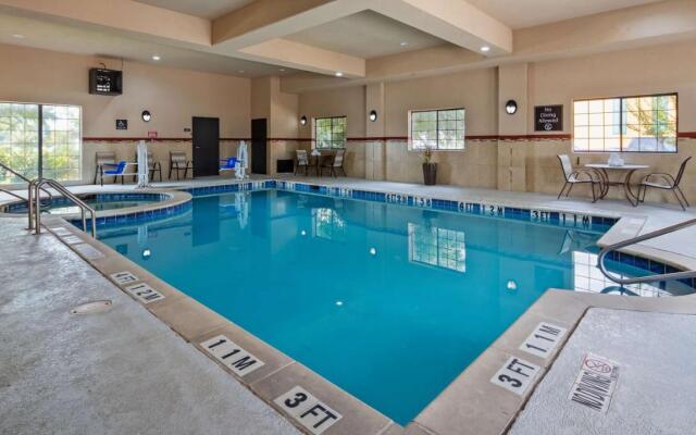 Best Western Plus Mansfield Inn & Suites