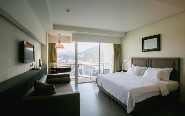 Sugar Palm Grand Hillside