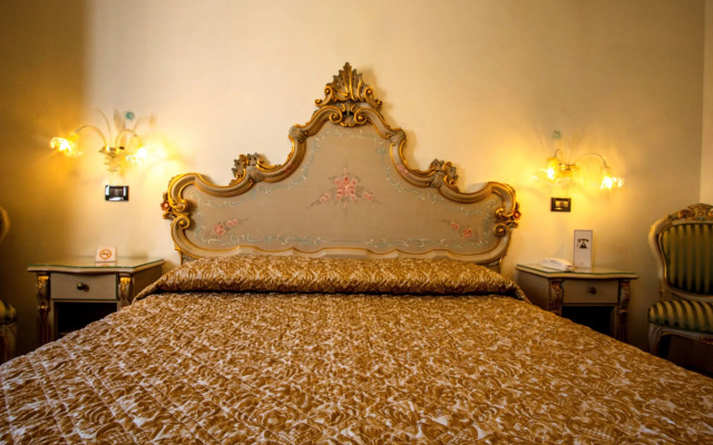 Small with French bed Double room (full double bed)
