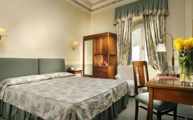 Отель Alexandra