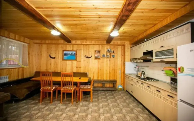Guest House in Dombay Gostevoj dom v Dombae