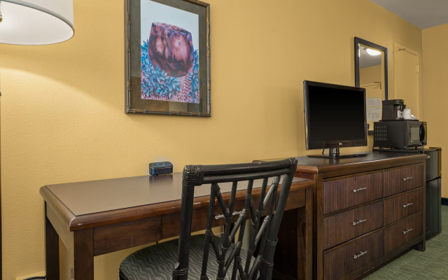 Airport Honolulu Hotel, Trademark Collection by Wyndham