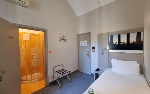 Green Class Hotel Astoria