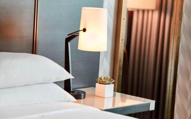 Renaissance Los Angeles Airport Hotel